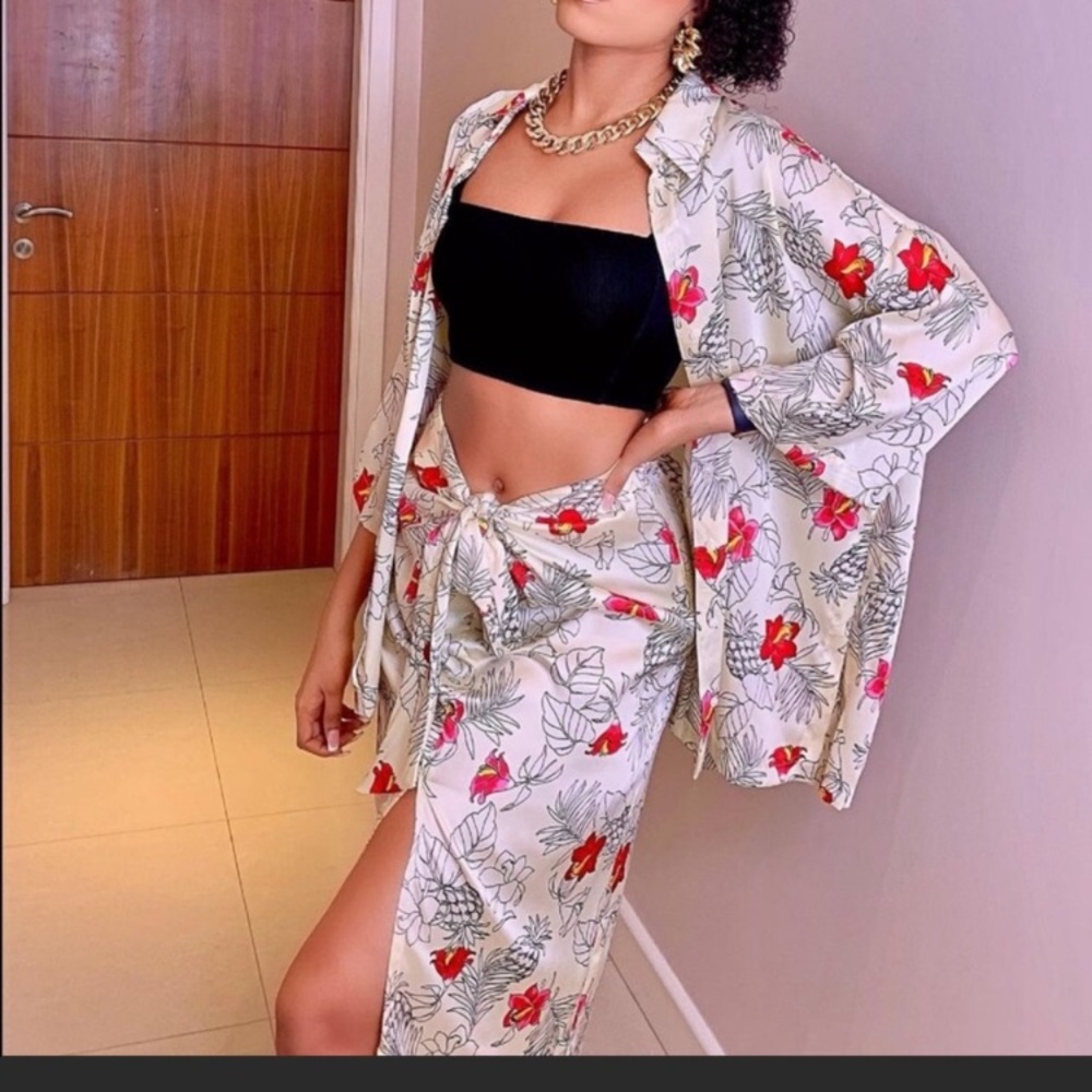 NWT  Zara Floral hawaii skirt
